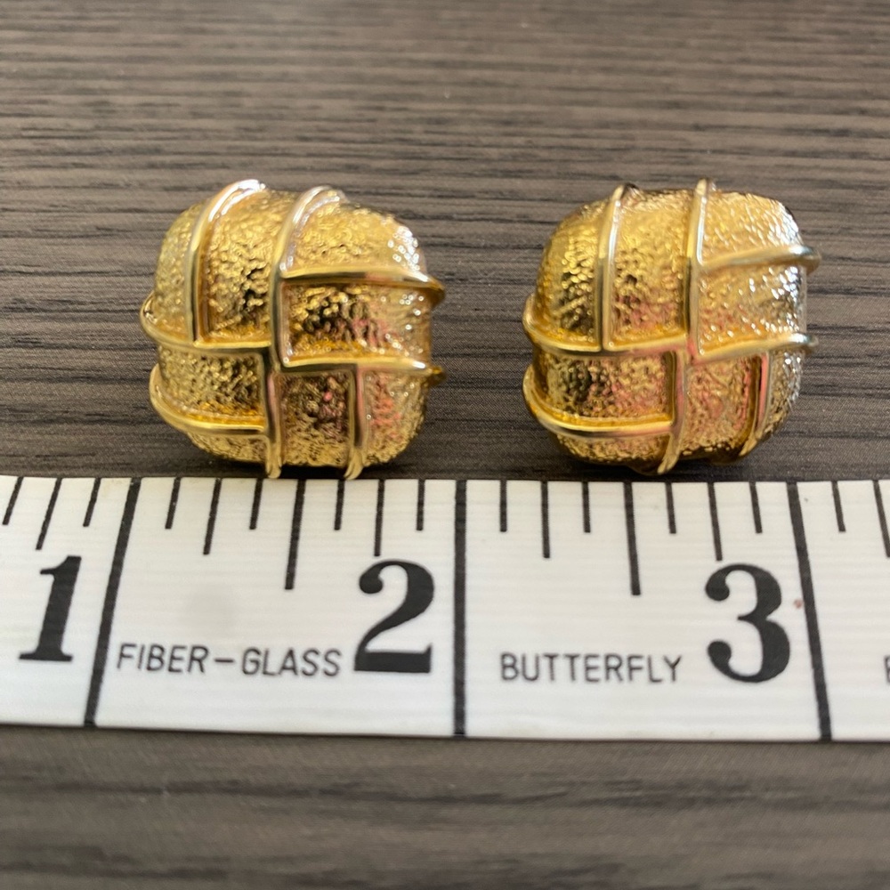 Napier Gold Tone Clip-On Earrings Textured Dome Vintage Style - Picture 6 of 8